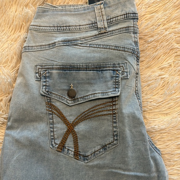 Flamingals Jeans - Picture 4 of 5